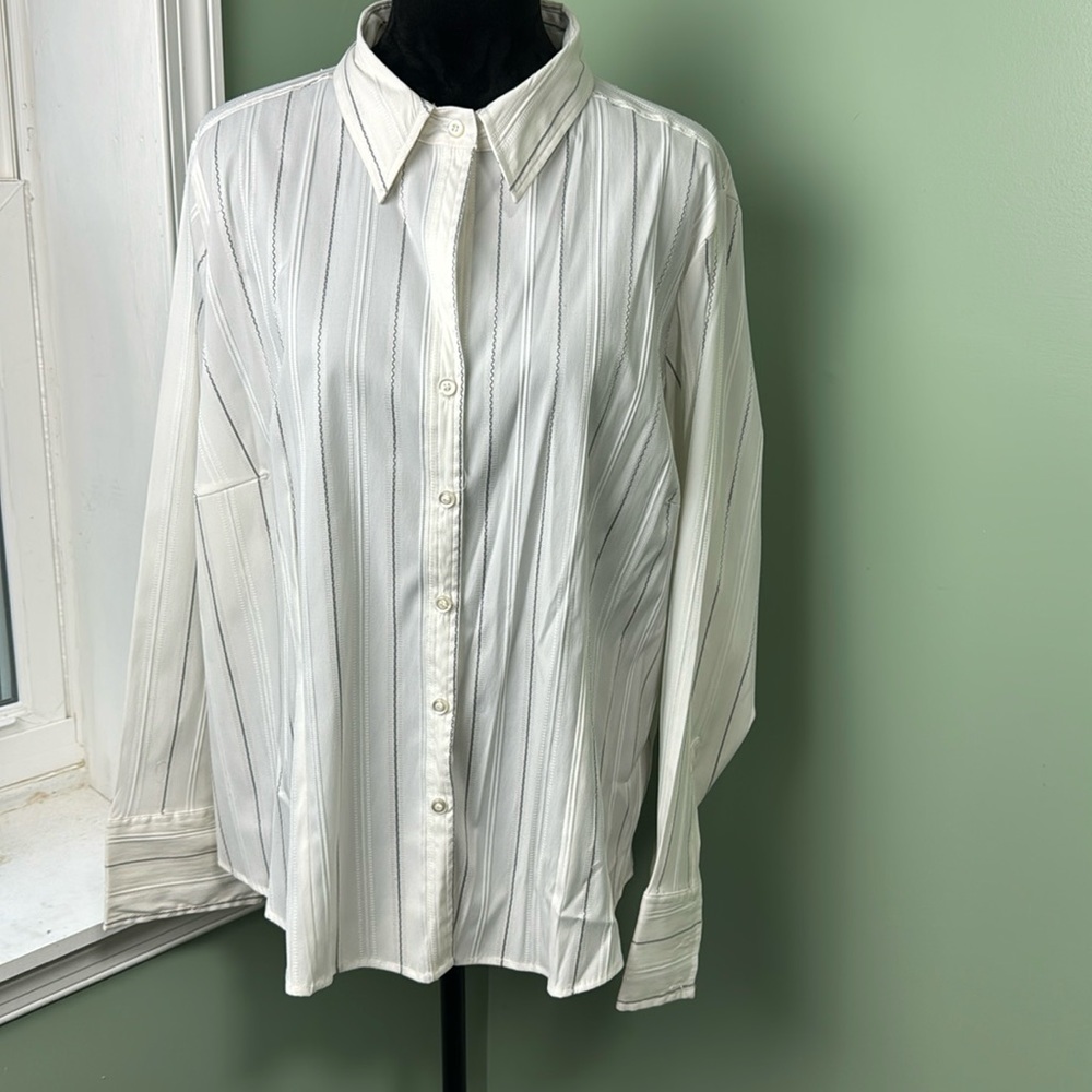 Milano woman white button-down 2X
